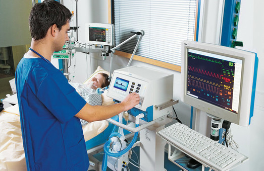Лікарів у режимі онлайн навчатимуть користуватися апаратами ШВЛ