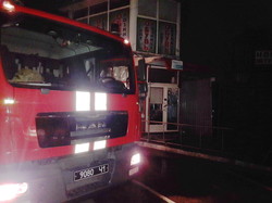 Як рятувальники ліквідували пожежу у торгівельному центрі «Барабашово» (ФОТО)