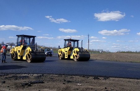 Як ремонтують дорогу Мерефа-Лозова-Павлоград (ФОТО)