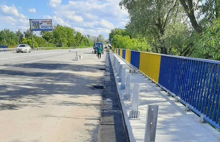 Біля «Лоску» завершуються ремонт тротуарів мосту (ФОТО)