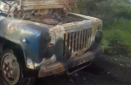Під Харковом загорілась автівка «чорних лісорубів» (ФОТО)