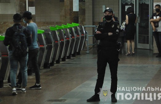 У Харкові поліція посилила контроль за дотриманням маскового режиму метро
