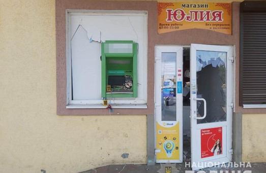 Під Харковом підірвали банкомат: вкрасти гроші злодії не змогли (ФОТО)