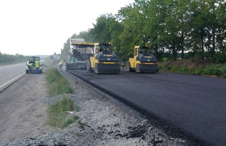 Як ремонтують дорогу Київ-Харків-Довжанський (ФОТО)
