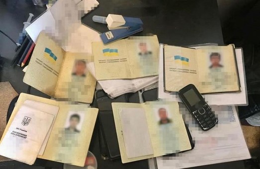 На Харківщині СБУ викрила злочинну групу, яка займалась легалізацією іноземців (ФОТО)