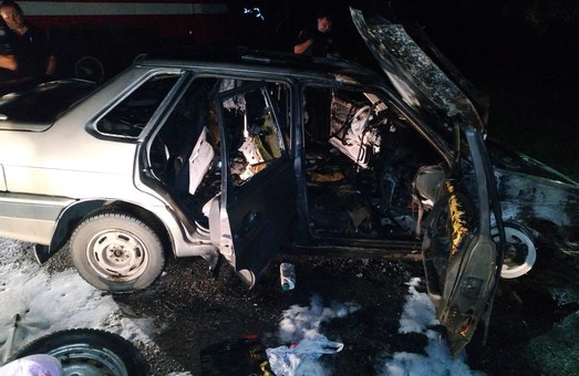 Вночі у Харкові згоріли дві автівки: випадки розслідує поліція (ФОТО)