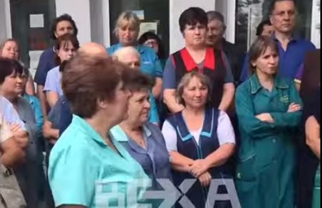 Пікет біля ХОДА результатів не дав: через борги по зарплаті робітники заблокували завод у Харкові