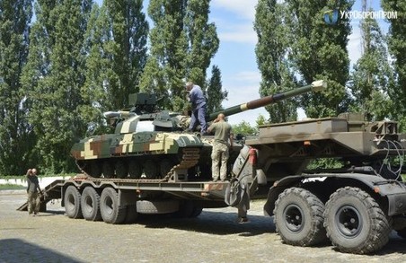 Харківський завод ім. Малишева передав військовим відновлені танки «Булат» (ФОТО)