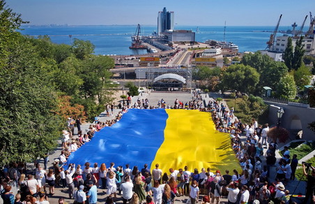 В Одесі розгорнули гігантський прапор України (ФОТО, ВІДЕО)