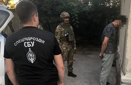 На Харківщині СБУ затримала злочинців, які тероризували підприємців, погрожуючи вбивствами дітей