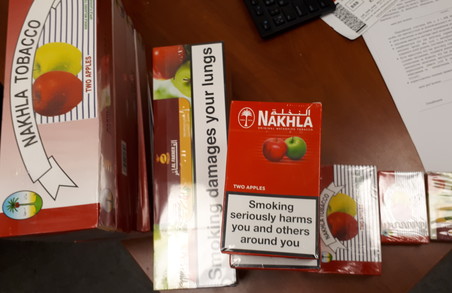 Слобожанські митники в аеропорту виявили любителя «подиміти» з 6 кг тютюну для куріння кальяну