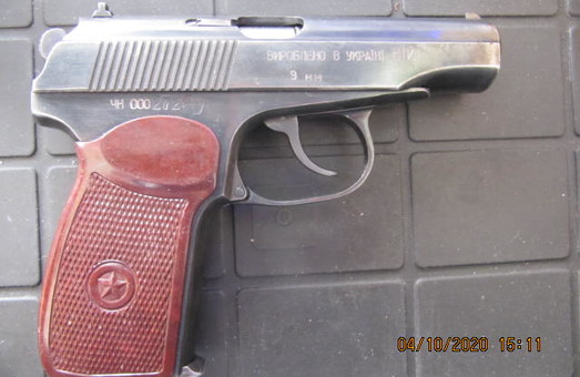 Зброя з набоями в багажнику авто — слобожанські митники виявили порушника на Гоптівці