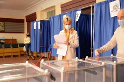 Народний депутат Світлична проголосувала у Харкові (ФОТО)
