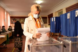 Народний депутат Світлична проголосувала у Харкові (ФОТО)