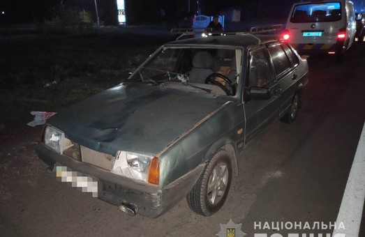 Поліція розслідує обставини смерті пішохода у Харківському районі