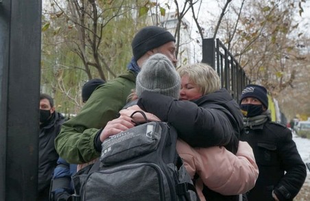 Перестрілка під Харковом: усіх нападників на автобус «зажиттяїв Киви» відпустили