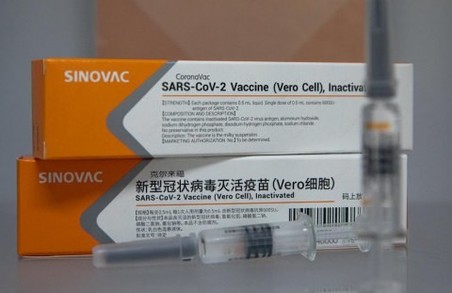 Початку щеплень від COVID-19 китайською вакциною українцям доведеться чекати не менше тижня