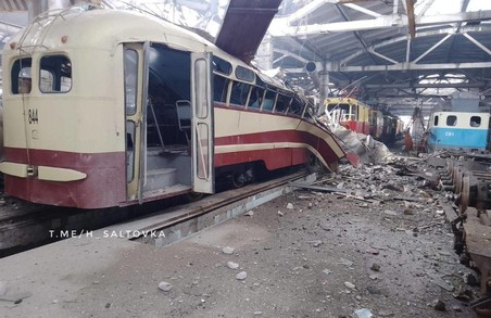 У Салтівському трамвайному депо Харкова в результаті бойових дій знищено музейний трамвай (ФОТО)