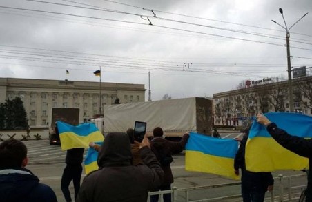 На Харківщині окупанти організовували показову роздачу «гумдопомоги»