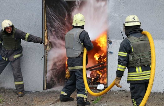 За добу на Харківщині гасили 27 пожеж, спричинених обстрілами окупантів