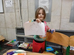 У Харківському метро проводять майстер-класи та роздають книги
