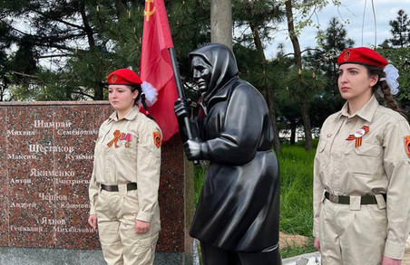 «Бабцю з червоним прапором» знайшли у Харкові (ВІДЕО)