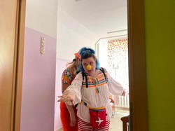 Файні носи: харківські клоуни смішили малечу у львівській лікарні
